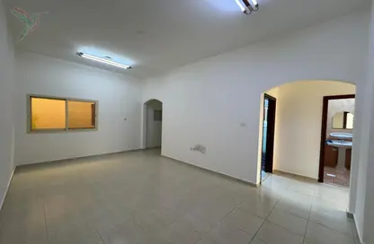 Apartment - 2 Bedrooms - 1 Bathroom for rent in Al Dafeinah - Asharej - Al Ain