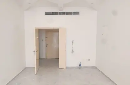 Apartment - 1 Bedroom - 2 Bathrooms for rent in Al Rigga Building - Al Muraqqabat - Deira - Dubai