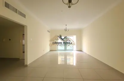 Apartment - 3 Bedrooms - 3 Bathrooms for rent in Muwaileh Commercial - Sharjah