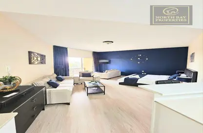 Living Room image for: Apartment - 1 Bathroom for sale in Yakout - Bab Al Bahar - Al Marjan Island - Ras Al Khaimah, Image 1