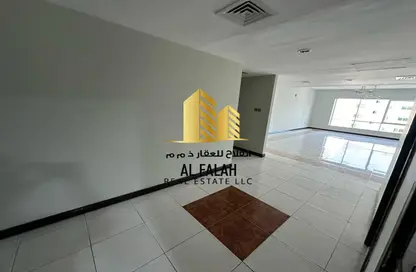 Empty Room image for: Apartment - 4 Bedrooms - 5 Bathrooms for rent in Al Majaz 1 - Al Majaz - Sharjah, Image 1