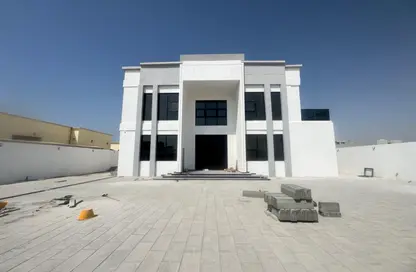 Villa - 5 Bedrooms - 6 Bathrooms for rent in Wadi Alshabak - Dubai