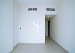 صورةغرفة فارغة لـ: شقة - 2 غرف نوم - 3 حمامات للكراء في وان ريزيدندس - وصل1 - الكفاف - دبي, صورة 1