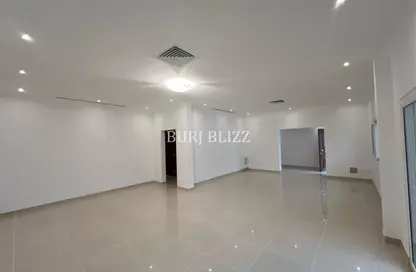 Villa - 5 Bedrooms - 6 Bathrooms for rent in Umm Suqeim 2 - Umm Suqeim - Dubai