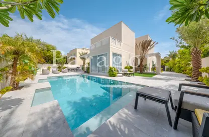 Villa - 5 Bedrooms - 5 Bathrooms for rent in Meadows 9 - Meadows - Dubai
