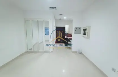 Apartment - Studio - 1 Bathroom for rent in Al Manara Building - Dubai Investment Park (DIP) - Dubai