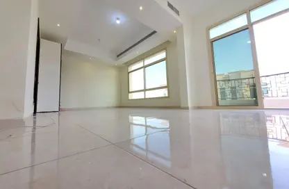 Empty Room image for: Apartment - 1 Bathroom for rent in Khalifa City A - Khalifa City - Abu Dhabi, Image 1