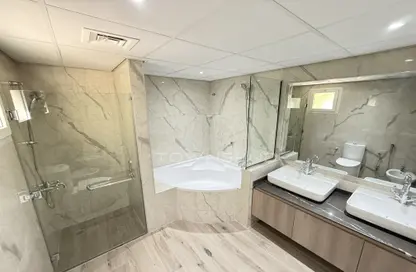 Villa - 5 Bedrooms - 4 Bathrooms for rent in Meadows 9 - Meadows - Dubai
