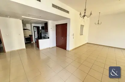 Empty Room image for: Apartment - 2 Bedrooms - 2 Bathrooms for sale in Rimal 1 - Rimal - Jumeirah Beach Residence - Dubai, Image 1