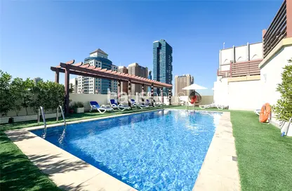 صورة لـ حوض سباحة شقة - 2 غرف نوم - 2 حمامات للايجار في كلاس للشقق الفندقيه - برشا هايتس (تيكوم) - دبي ، صورة رقم 1