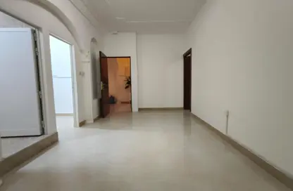 شقة - غرفة نوم - 1 حمام للايجار في المشرف - أبوظبي