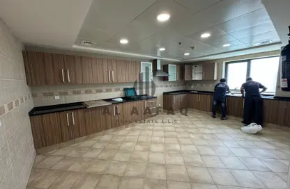 Apartment - 3 Bedrooms - 5 Bathrooms for rent in Al Khan Corniche - Al Khan - Sharjah