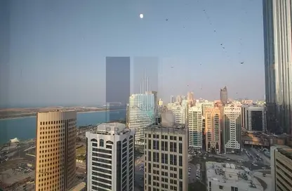 شقة - 2 غرف نوم - 3 حمامات للايجار في شارع الكورنيش - أبوظبي