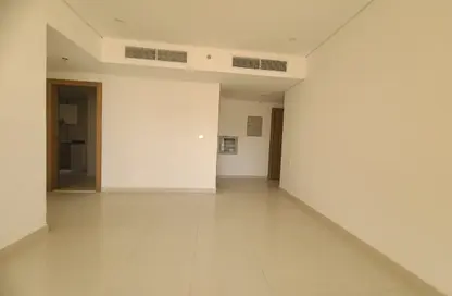 شقة - غرفة نوم - 2 حمامات للايجار في مجمع مويلح - تجارية مويلح - الشارقة شقة - غرفة نوم - 2 حمامات للايجار في مجمع مويلح - تجارية مويلح - الشارقة