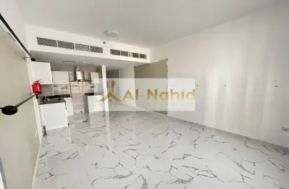 Apartment - 1 Bathroom for rent in Al Amir Building - Arjan - Dubai