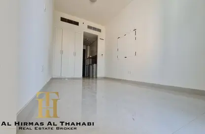 شقة - 1 حمام للايجار في بناية لورينا - قرية الجميرا سركل - دبي