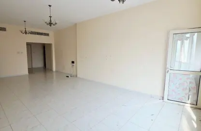 Apartment - 4 Bedrooms - 4 Bathrooms for rent in New Al Taawun Road - Al Taawun - Sharjah