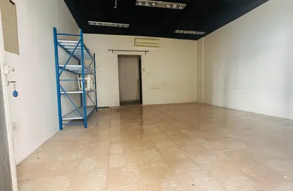 Shop - Studio - 1 Bathroom for rent in X12 - England Cluster - International City - Dubai