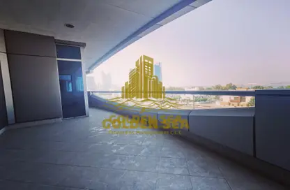 Apartment - 4 Bedrooms - 5 Bathrooms for rent in Cornich Al Khalidiya - Al Khalidiya - Abu Dhabi