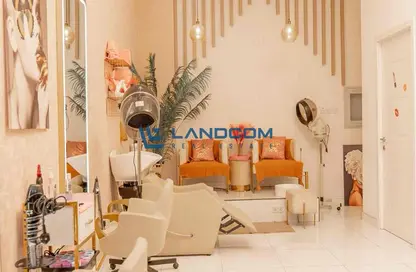 متجر - استوديو للايجار في مركز الدانة - المرقبات - ديرة - دبي