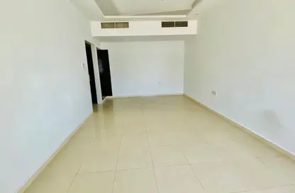 شقة - 2 غرف نوم - 2 حمامات للايجار في برج ب او اس الخان - الخان - الشارقة