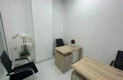 Office Space - Studio - 1 Bathroom for rent in Red Avenue - Al Garhoud - Dubai