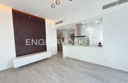 شقة - غرفة نوم - 2 حمامات للبيع في ذا ايست كريست - ديستريكت 17 - قرية الجميرا سركل - دبي شقة - غرفة نوم - 2 حمامات للبيع في ذا ايست كريست - ديستريكت 17 - قرية الجميرا سركل - دبي