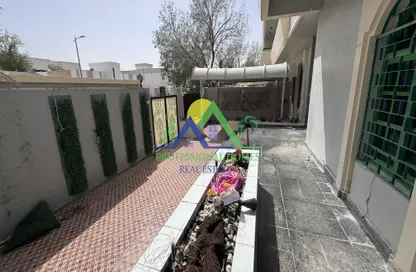 Villa - 4 Bedrooms - 5 Bathrooms for rent in Al Jaheli - Al Ain