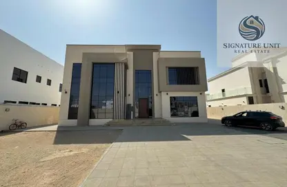 Villa - 4 Bedrooms - 7 Bathrooms for rent in Wadi Alshabak - Dubai