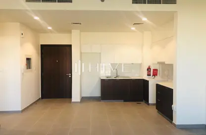 Kitchen image for: Apartment - 1 Bedroom - 2 Bathrooms for sale in Golf Views - EMAAR South - Dubai South (Dubai World Central) - Dubai, Image 1