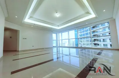 شقة - 2 غرف نوم - 4 حمامات للايجار في وايف تاور - شارع الكورنيش - أبوظبي
