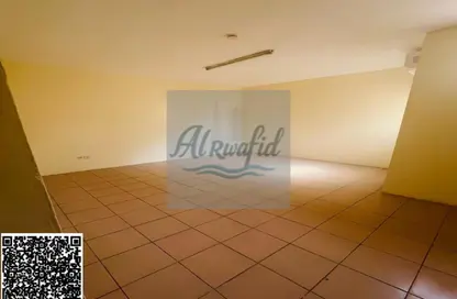 سكن عمال - استوديو - 8 حمامات للايجار في المنطقة الصناعية رقم 5 - المنطقة الصناعية بالشارقة - الشارقة