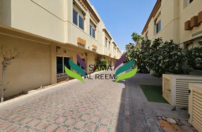 Villa - 3 Bedrooms - 4 Bathrooms for rent in Jumeirah 1 Villas - Jumeirah 1 - Jumeirah - Dubai