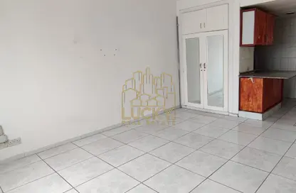 شقة - 1 حمام للايجار في بناية فلكناز 2 - الحمرية - بر دبي - دبي