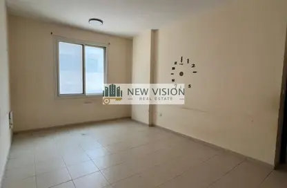 Apartment - 2 Bedrooms - 2 Bathrooms for rent in Al Qulaya'ah - Al Sharq - Sharjah