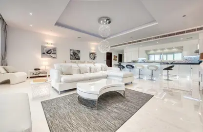 Living Room image for: Apartment - 2 Bedrooms - 3 Bathrooms for rent in Ruby - Tiara Residences - Palm Jumeirah - Dubai, Image 1
