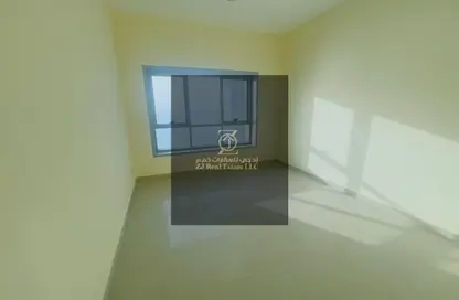 شقة - 2 غرف نوم - 3 حمامات للايجار في برج الكورنيش - طريق كورنيش عجمان - عجمان