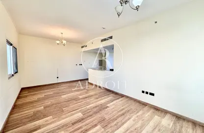 Apartment - 1 Bedroom - 2 Bathrooms for rent in Mazaya 15 - Queue Point - Dubai Land - Dubai