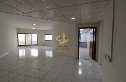 شقة - 2 غرف نوم - 2 حمامات للايجار في مبنى الكرامة الذهبي - الكرامة - دبي
