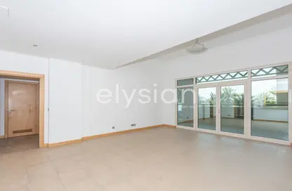 شقة - غرفة نوم - 2 حمامات للايجار في الدباس - مساكن شور لاين - نخلة جميرا - دبي