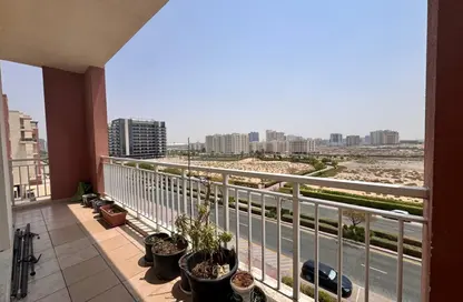 Apartment - 2 Bedrooms - 3 Bathrooms for sale in Mazaya 25 - Queue Point - Dubai Land - Dubai