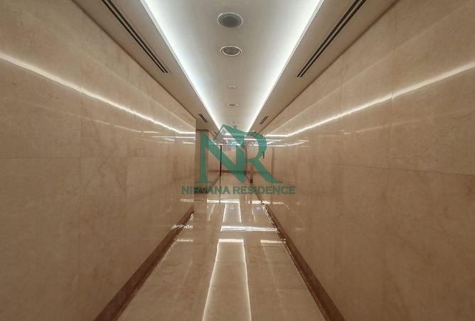 Luxurious 3BHK| Maid &amp; Parking | Prime Location