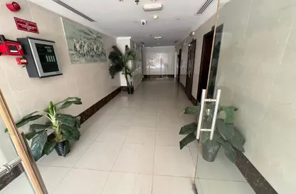 شقة - غرفة نوم - 1 حمام للايجار في مساكن كورنيش عجمان - طريق كورنيش عجمان - عجمان