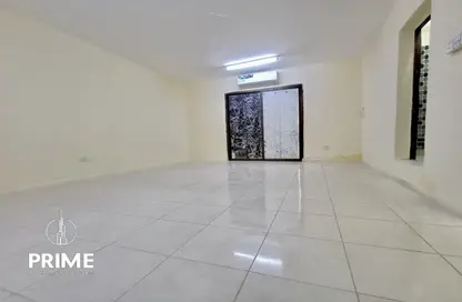 Apartment - 1 Bathroom for rent in Al Dhafrah Street - Al Mushrif - Abu Dhabi
