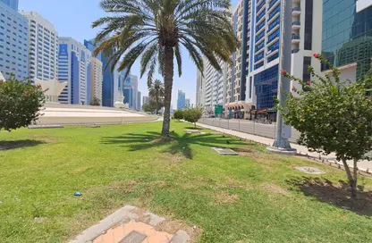 عمارة بالكامل - 3 غرف نوم - 1 حمام للبيع في كورنيش الخالدية - الخالدية - أبوظبي