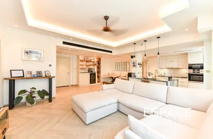 Living Room image for: Apartment - 2 Bedrooms - 2 Bathrooms for sale in Al Majara 1 - Al Majara - Dubai Marina - Dubai, Image 1