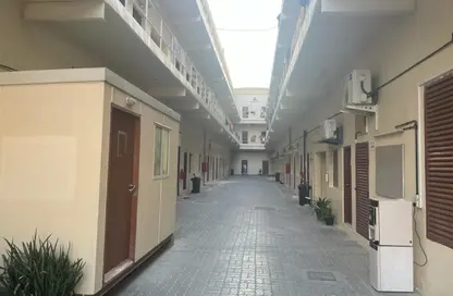 سكن عمال - استوديو - 8 حمامات للايجار في سونابور - المحيصنة - دبي