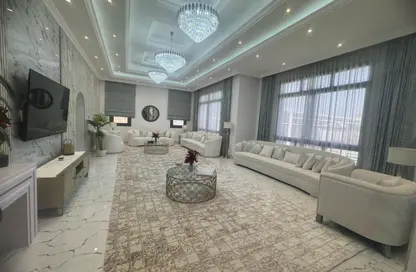 Villa - 5 Bedrooms - 7+ Bathrooms for rent in Al Aweer 1 - Al Aweer - Dubai