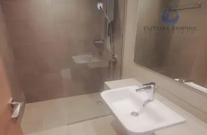 شقة - غرفة نوم - 2 حمامات للايجار في شارع الشيخ زايد - دبي