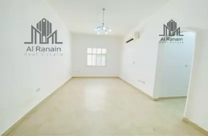 شقة - 2 غرف نوم - 2 حمامات للايجار في حي القلعة - الجهلي - العين